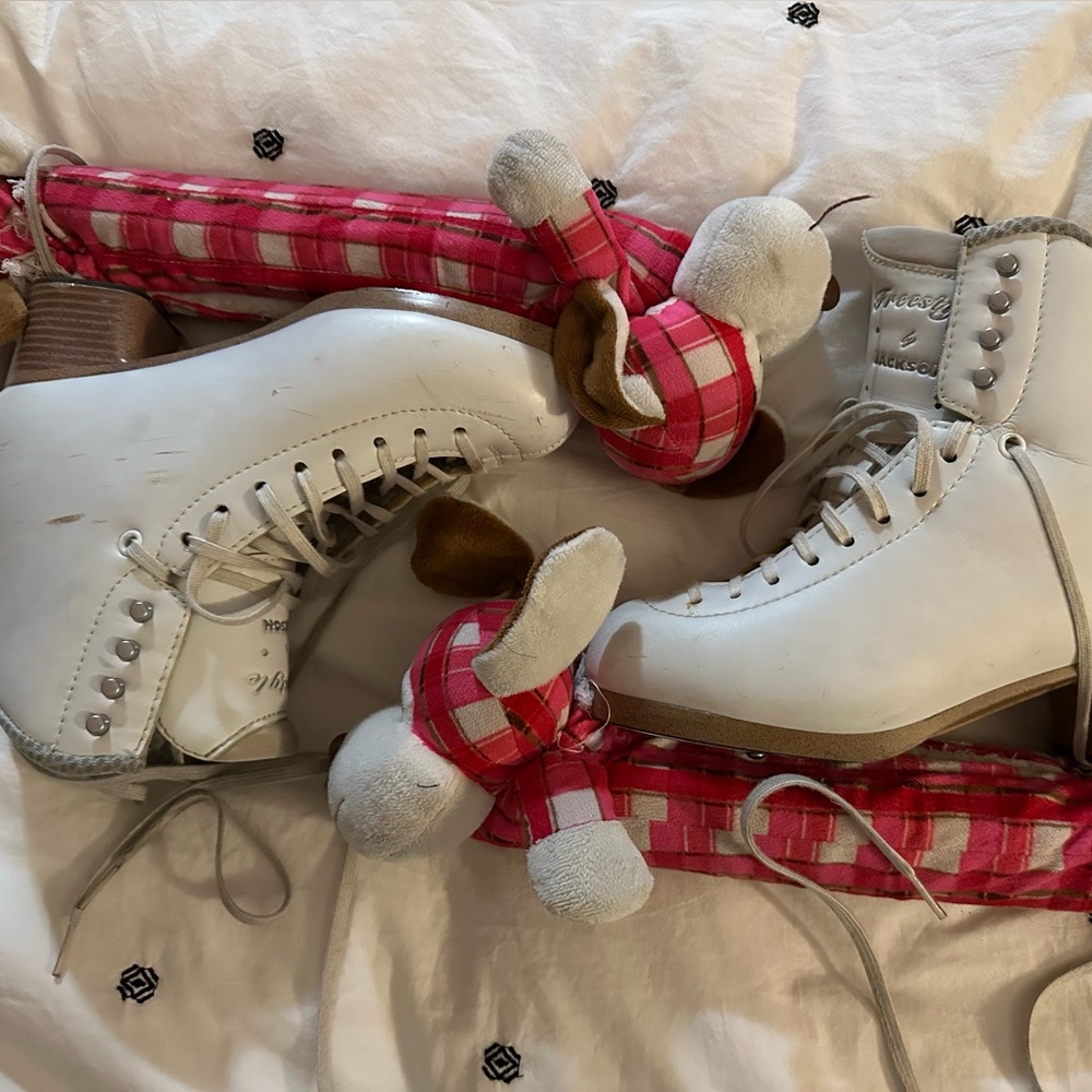 Figure skates